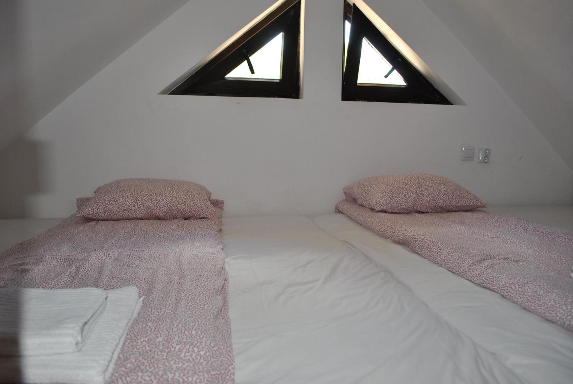 ホテル Conacul Bunicilor Novaci 部屋 写真
